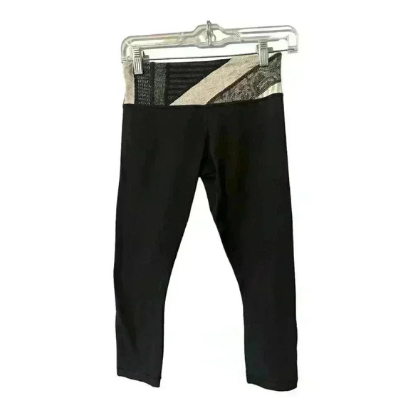 Lululemon Wunder Under Reversible Black/Gray Cropped Leggings, Sizes 4 - Picture 2 of 10